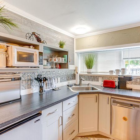 Charming Updated Retreat Walk To Lake Stevens! Bagian luar foto