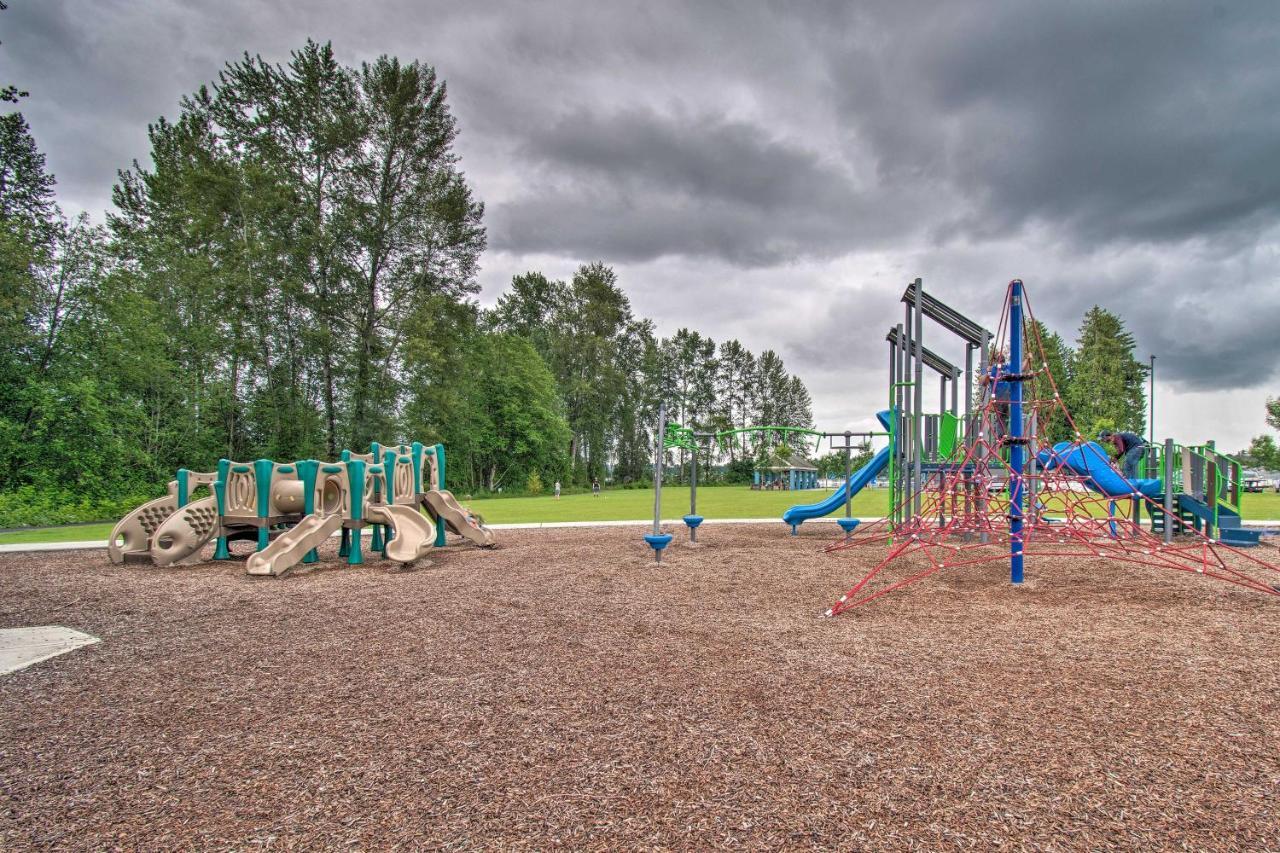 Charming Updated Retreat Walk To Lake Stevens! Bagian luar foto
