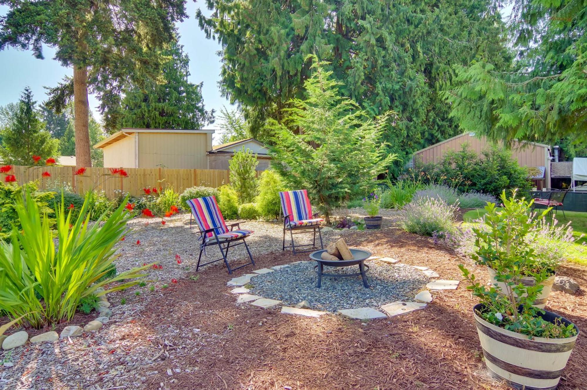 Charming Updated Retreat Walk To Lake Stevens! Bagian luar foto