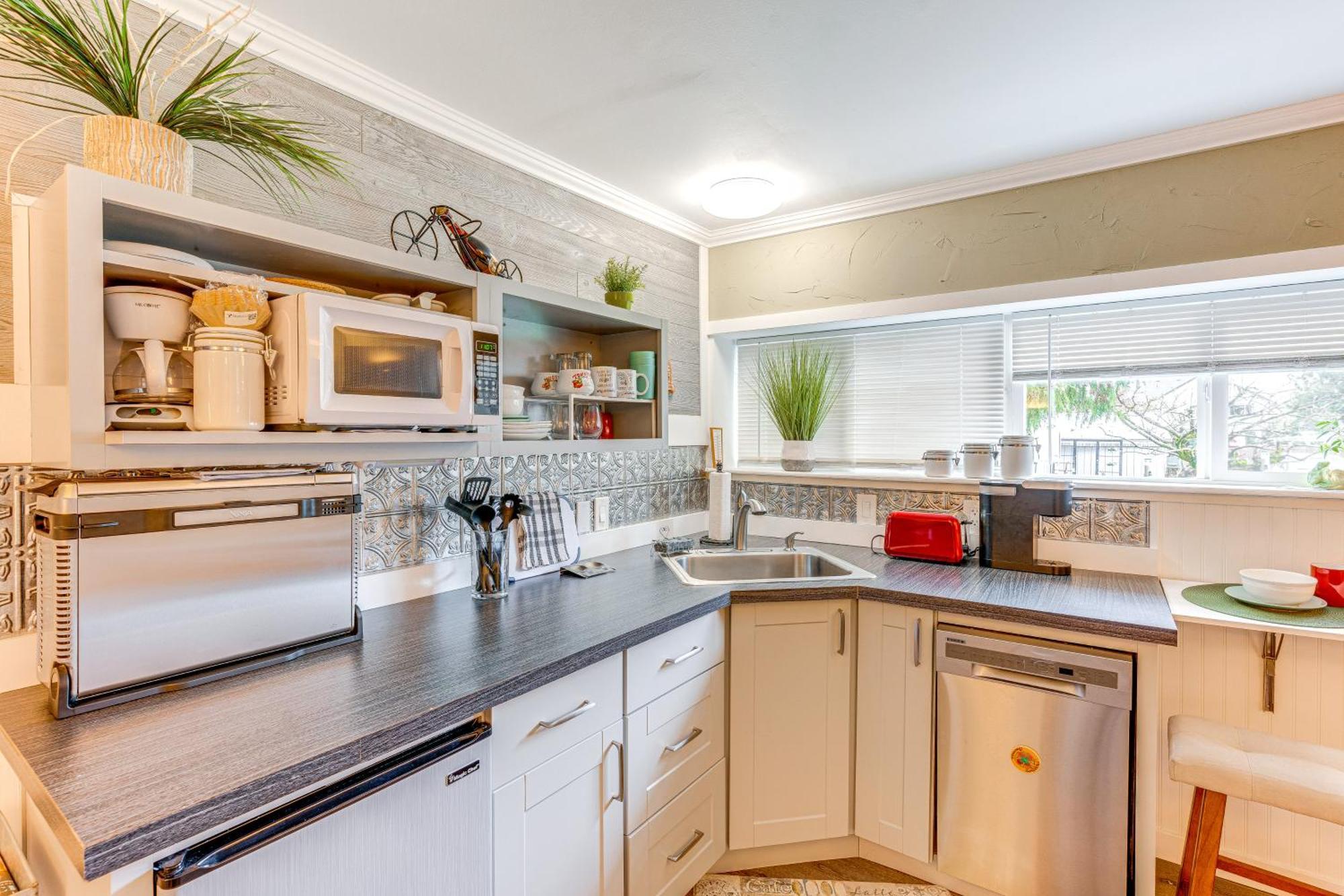 Charming Updated Retreat Walk To Lake Stevens! Bagian luar foto