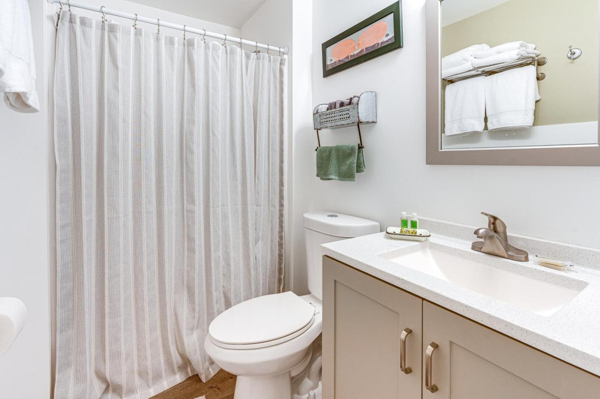 Charming Updated Retreat Walk To Lake Stevens! Bagian luar foto