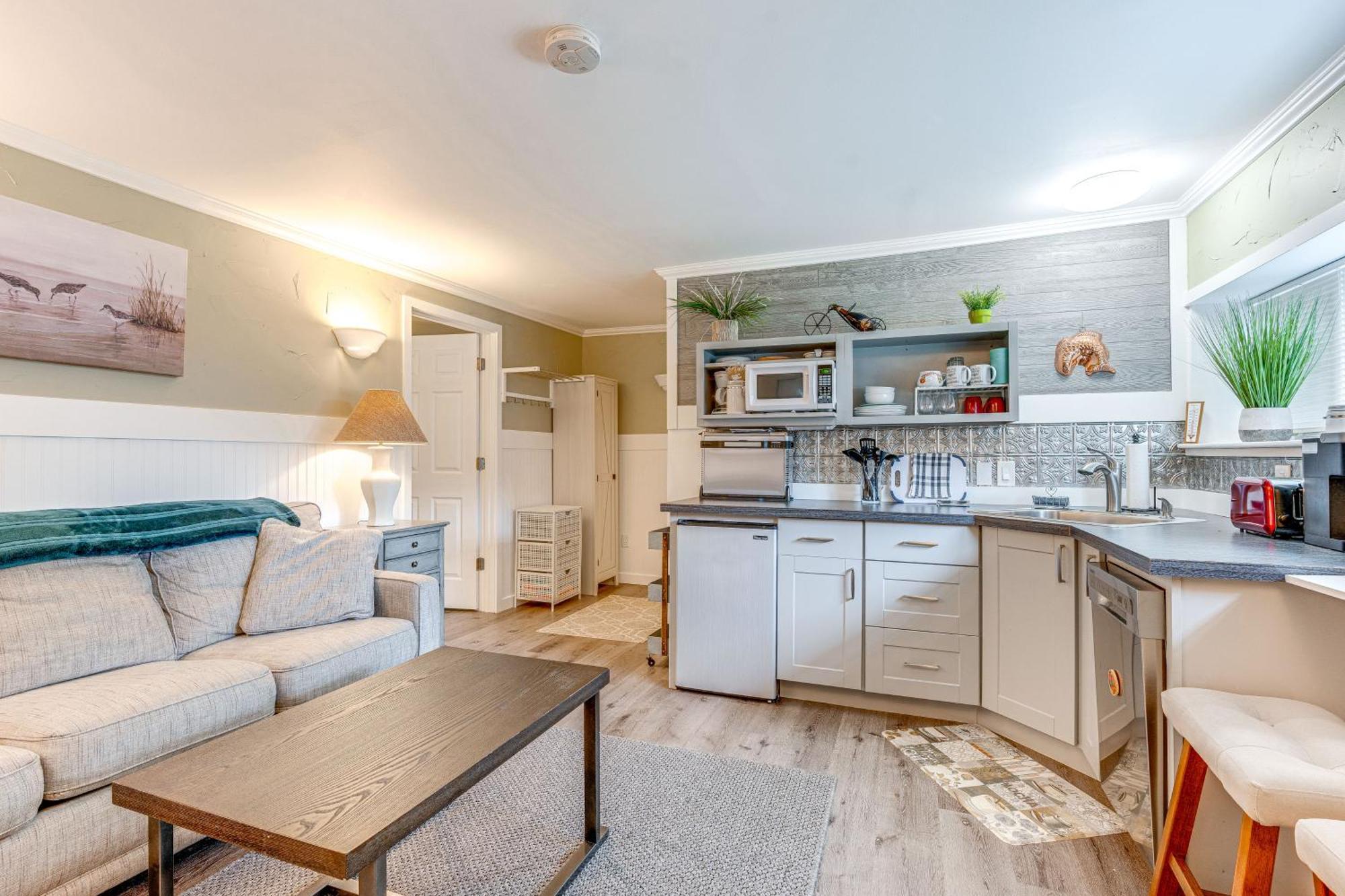 Charming Updated Retreat Walk To Lake Stevens! Bagian luar foto